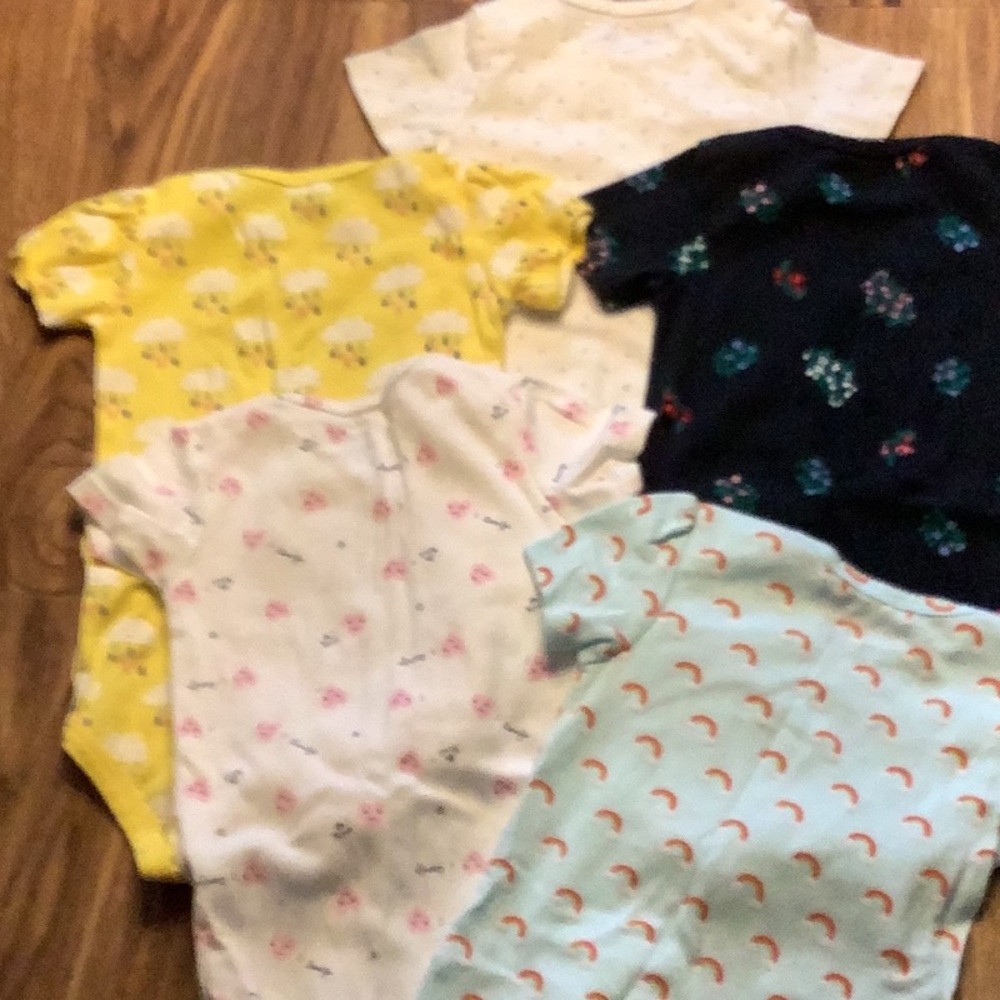 5 Carter’s Onesies 24M - Picture 2 of 9